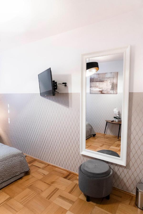 Clicktheflat Constitution Square Apart Rooms وارسو المظهر الخارجي الصورة