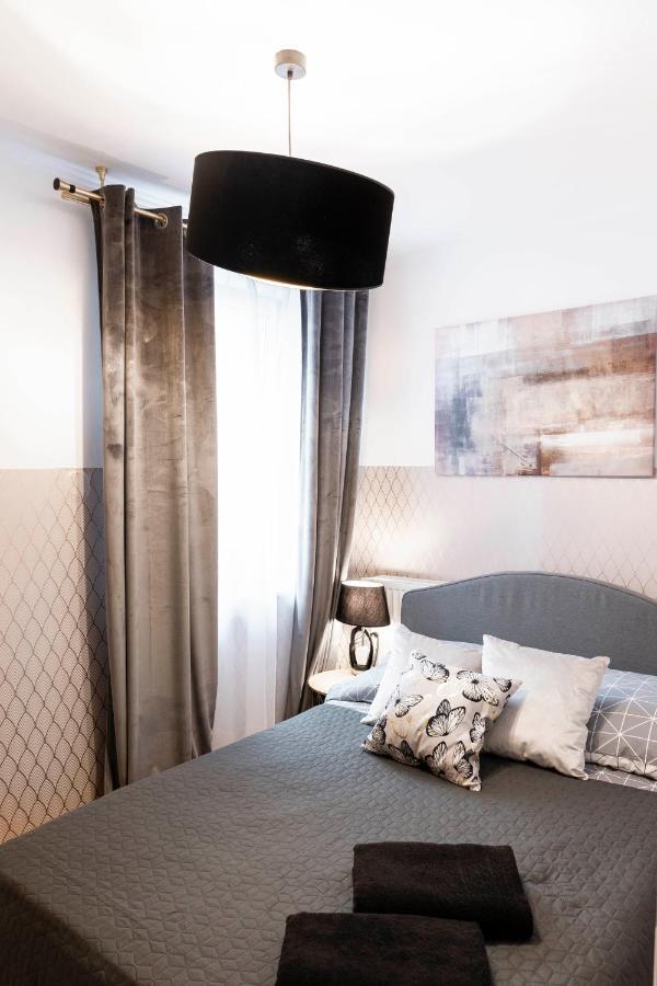 Clicktheflat Constitution Square Apart Rooms وارسو المظهر الخارجي الصورة